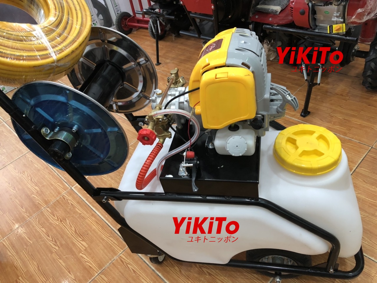 Máy phun thuốc đẩy tay Yikito GX35